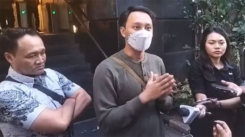 Radja Adipati, seorang Selebgram yang berperan dalam satu film dewasa berjudul VCS bersama Virly Virginia.