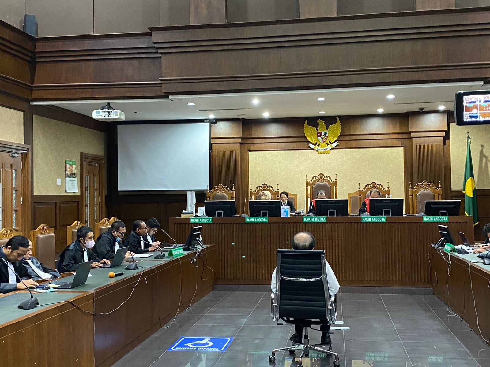 Terdakwa kasus korupsi perkebunan kelapa sawit PT Duta Palma Group, Surya Darmadi alias Apeng saat menjalani sidang vonis di Pengadilan Tindak Pidana Korupsi (Tipikor) Jakarta, Kamis (23/2/2023).