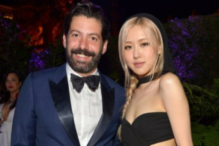 Rose BLACKPINK terlihat bersama Jeremy Erlich.