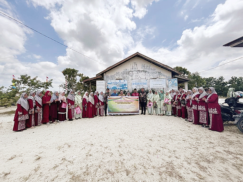 Tim PKM Pendas FKIP Unri foto bersama dengan guru sekolah mitra di Kecamatan Tambang, beberapa hari lalu.