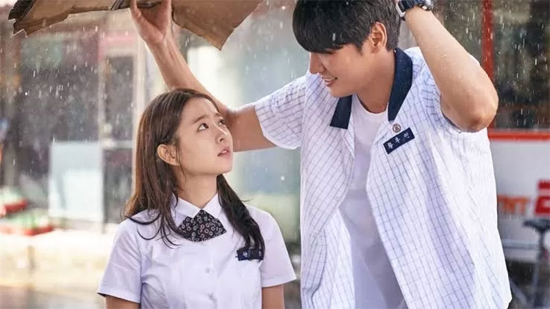Park Bo Young dan Kim Young Kwang menjadi pemeran utama dalam film On Your Wedding Day.