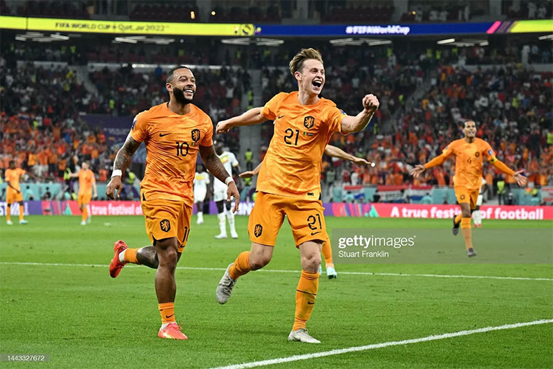 Memphis Depay (kiri) dan Frenkie de Jong menjadi pilar timnas Belanda.