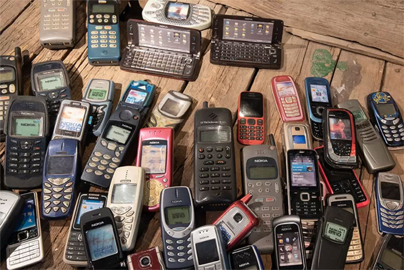 Ilustrasi ponsel usang yang sudah tidak terpakai bisa dimanfaatkan untuk dijadikan berbagai macam kebutuhan.