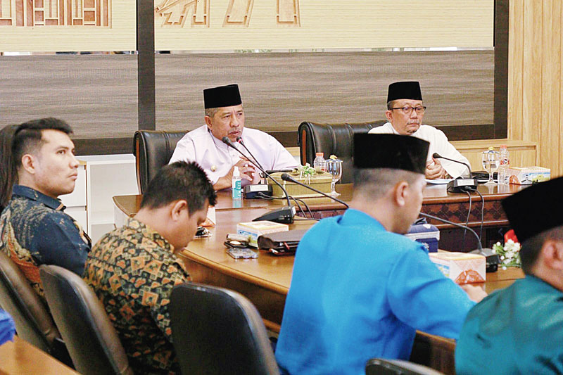 Bupati Siak Alfedri dan Sekda Arfan  Usman mengikuti dialog interaktif Pengadilan Tinggi Menyapa (Prima) dipimpin Wakil Ketua Pengadilan Tinggi Riau Diah Sulastri Dewi, di Zamrud Room Kompleks Abdi Praja, baru-baru ini.