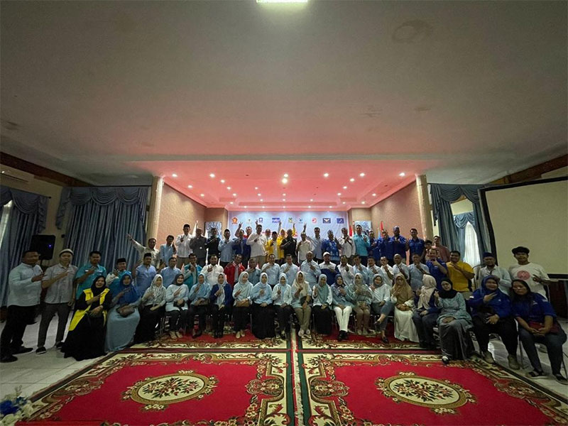 Tim Kampanye Daerah (TKD) Parpol Koalisi Indonesia Maju (KIM) Kabupaten Siak foto bersama saat konsolidasi di Gedung Tengku Mahratu Siak, Senin (18/12/2023).