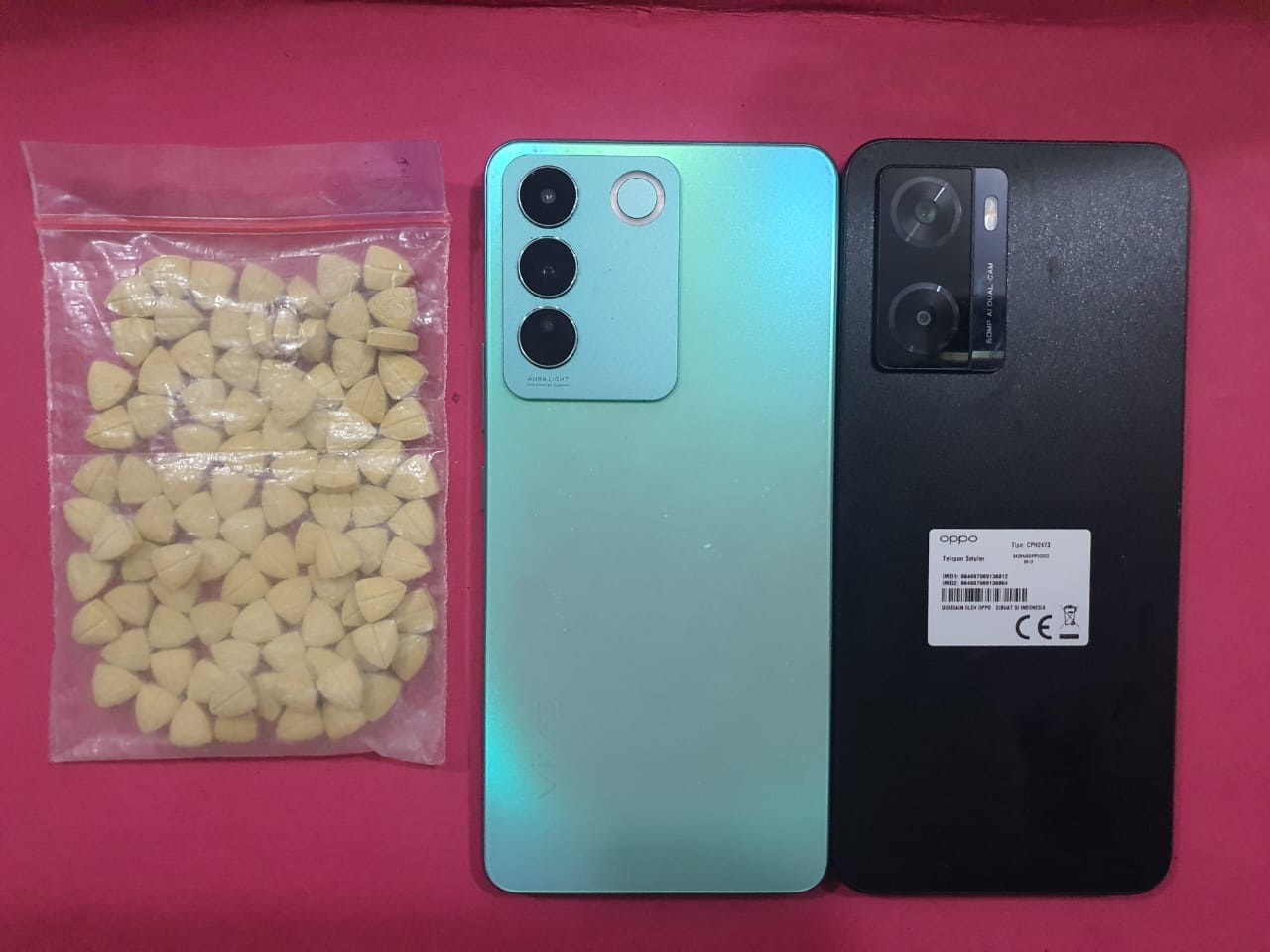 95 butir pil extasi logo ferari warna cream berat 36,09 gram dan handphone yang diamankan Satres Narkoba Polres Bengkalis.