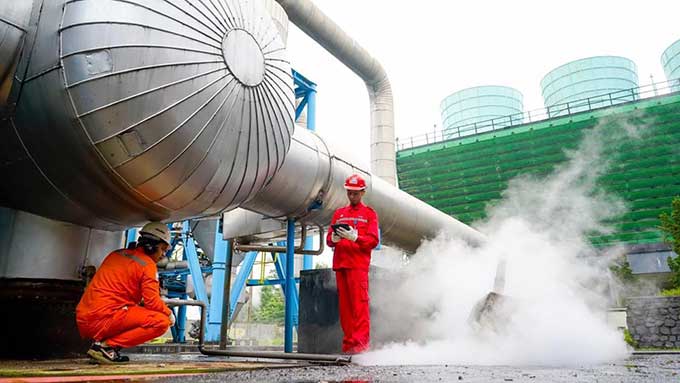 Salah satu pembangkit listrik tenaga panas bumi di Kamojang Bandung, Jawa Barat.