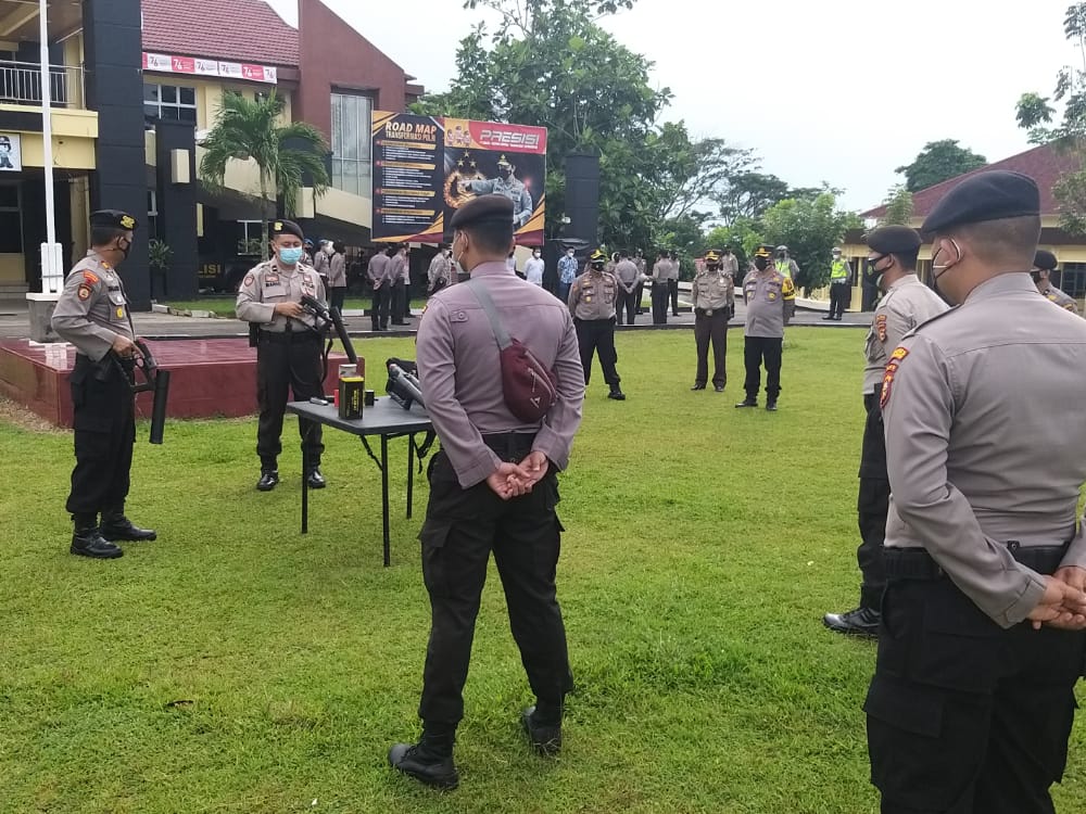 Polres Kuansing melaksanakan pelatihan peningkatan pelayanan terhadap masyarakat, Jumat (20/8/2021) di halaman Mapolres Kuansing.