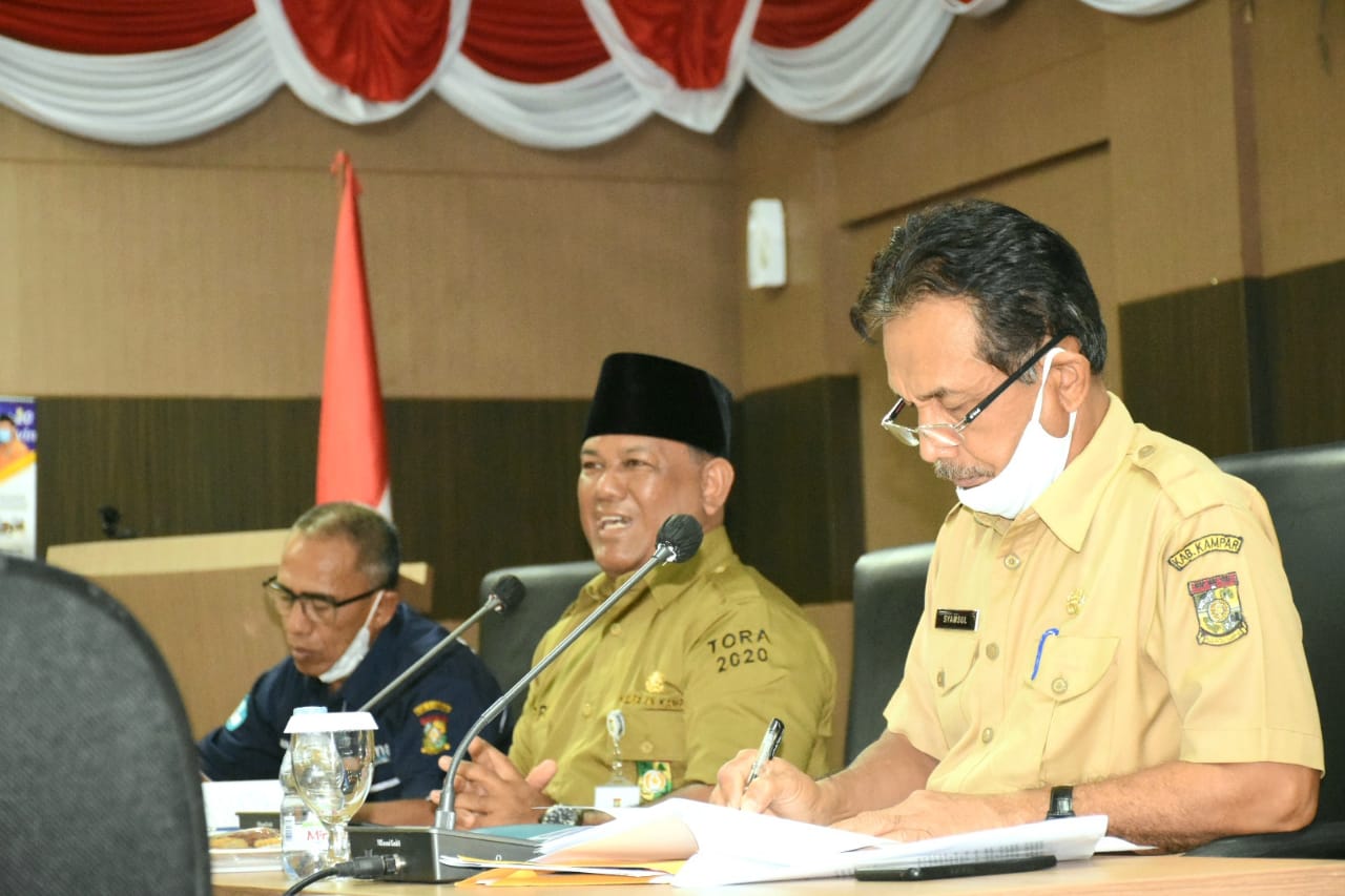 Sekda Kampar Yusri memimpin rapat persiapan yang dipimpin Sekda Kampar Yusri di ruang rapat lantai III Kantor Bupati Kampar, Selasa (2/11/2021).