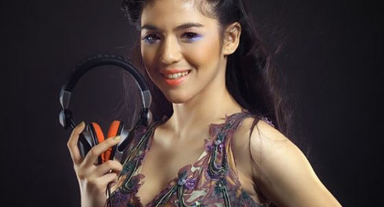 DJ Una.