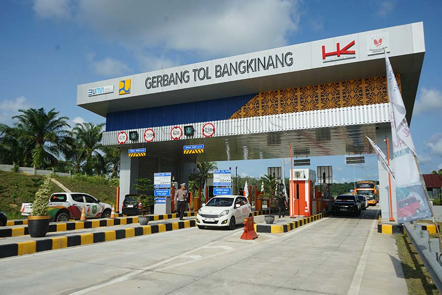 Penampakan Gerbang Tol XIII Koto Kampar beberapa waktu lalu. Rencananya, hari ini, Ahad (24/12/2023), ruas tol Bangkinang-XIII Koto Kampar mulai dibuka dan bisa digunakan masyarakat.