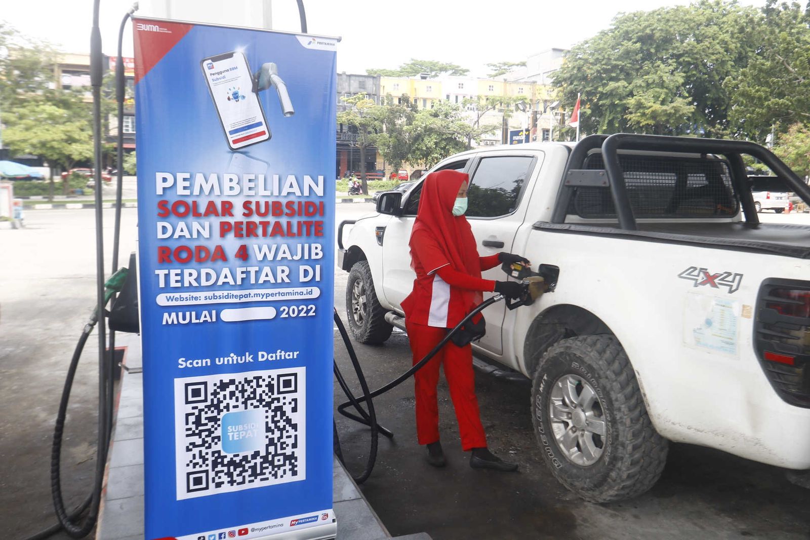 Informasi pengisian Bahan Bakar Minyak (BBM) non Subsidi jenis Pertalite dan Solar harus terdaftar di Mypertamina menggunakan QR Code terpasang di salah satu SPBU di Jalan Arifin Achmad Pekanbaru, Agustus 2022 lalu.