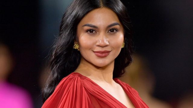 Ariel Tatum tampil menawan di Paris Fashion Week.