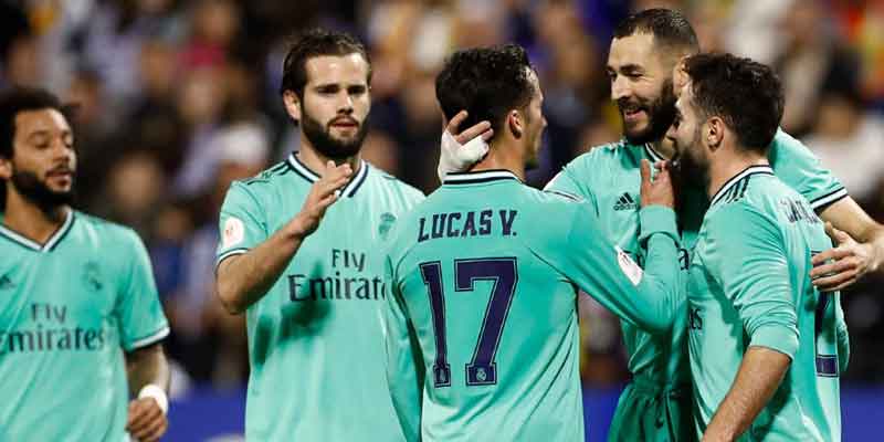 Para pemain Real Madrid saat merayakan gol ke jala Real Zaragoza dalam babak 16 Besar Copa del Rey di Â Estadio La Romaleda, Kamis (30/1/2020) dini hari WIB. (GUARDIANS)