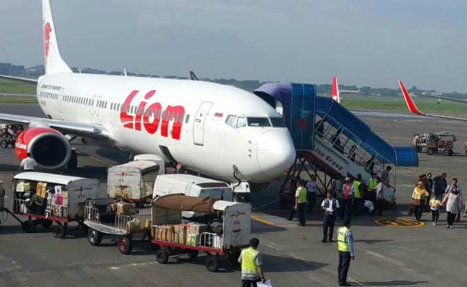 KETENTUAN BARU: Maskapai penerbangan Lion Air dan Wings Air memberlakukan ketentuan baru tentang bagasi dengan menawarkan setiap pelanggan melalui fasilitas pembelian bagasi ekstra (pre-paid baggage). (INTERNET)