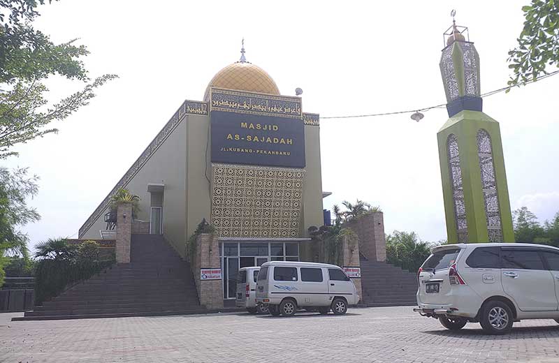 UNIK: Masjid As Sajadah memiliki desain unik dengan bangunan persegi yang terinspirasi dari salah satu masjid di Turki. (*1/MIRSHAL/RIAU POS)