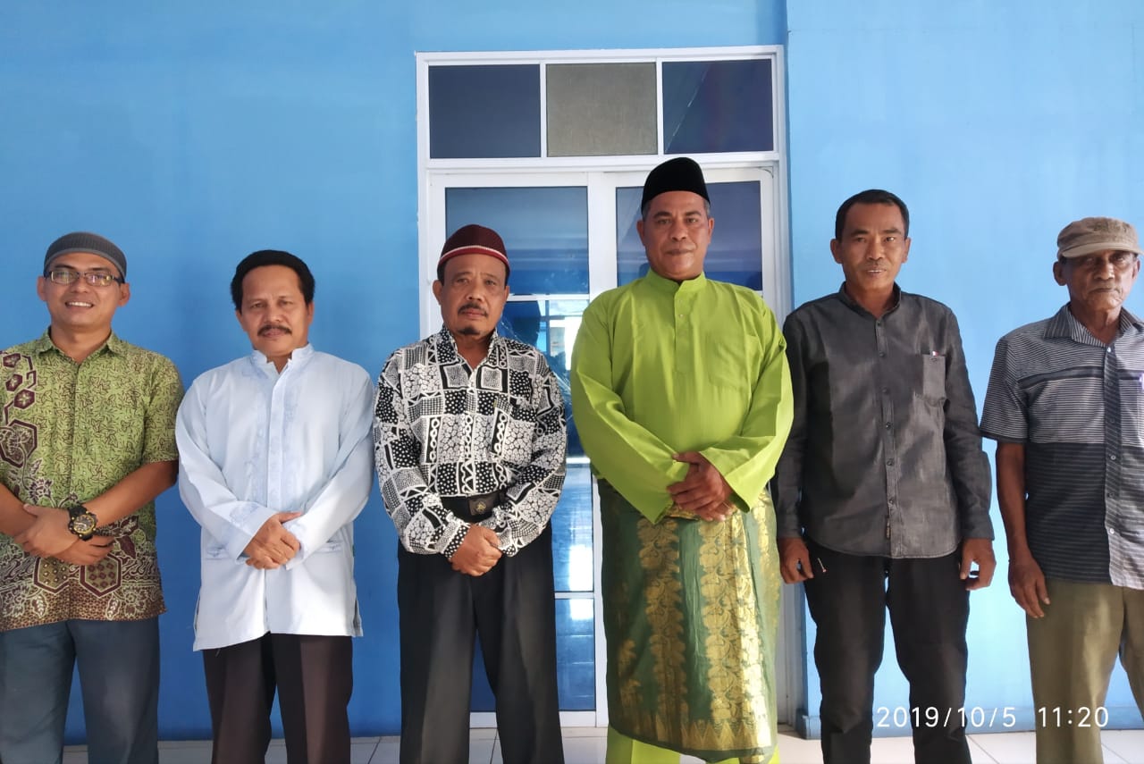 Tengku Nazir bin Tengku Zainurasyid (tengah) bersama Ketua Umum PPAB KSS, Encik Azman AN, BcHk, Sekjen PPAB KSS, Erza Patria, Ketua Ahli Bidang Kesehatan PPAB KSS, dr. H. Misri Hasanto, M.Kes, Humas PPAB KSS, Susanto Sudarmo, SE dan anggota PPAB KSS, Teng