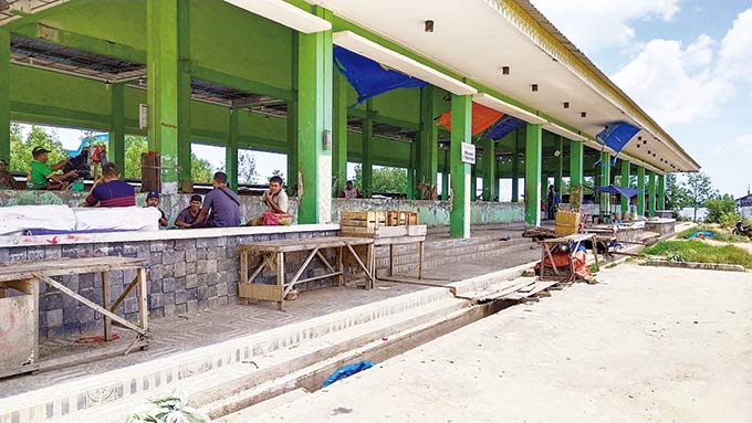 Salah satu blok pasar modern di Jalan Tanjung Harapan, Kecamatan Tebingtinggi, Kabupaten Kepulauan Meranti, beberapa hari lalu.