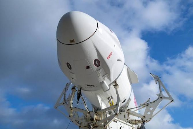 ILUSTRASI. Roket SpaceX menabrak jembatan.