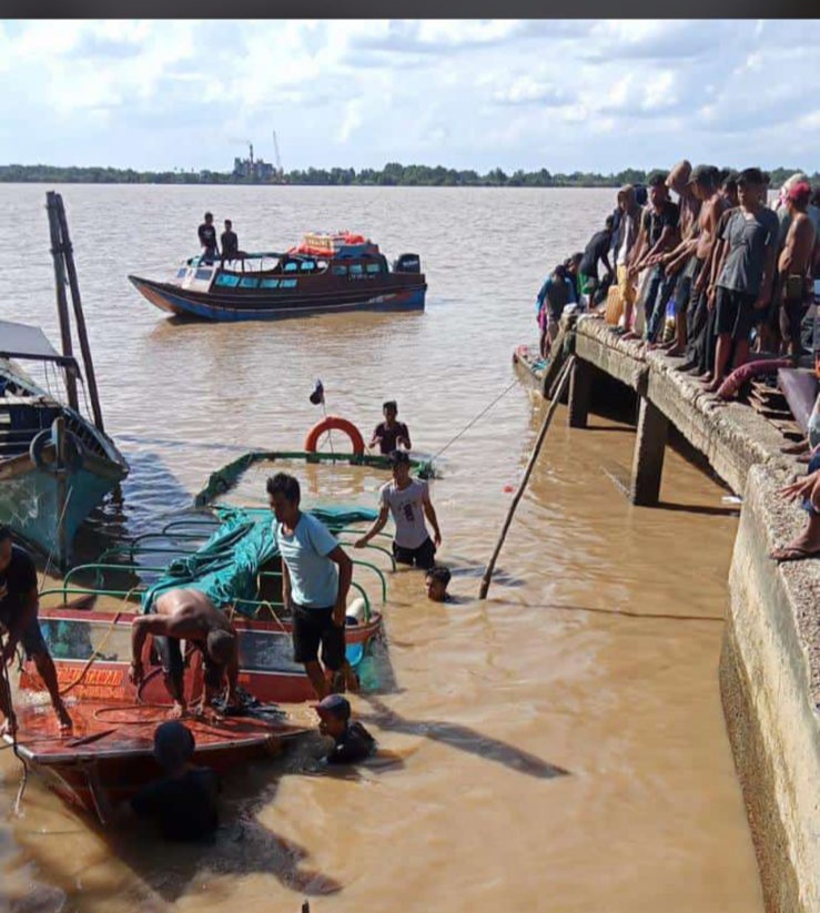 Speedboat tenggelam di perairan Sungai Perak Tembilahan, sekitar pukul 14.40 WIB, Rabu (15/9/2021).