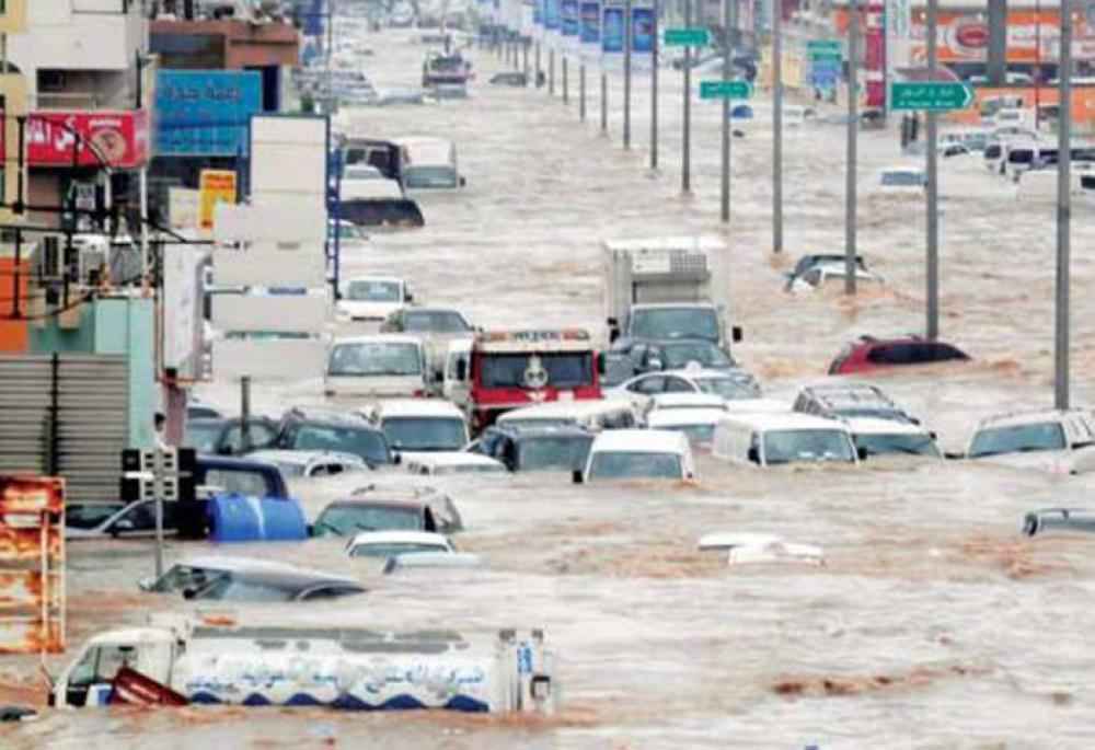 Tangkapan layar banjir bandang menerjang Kota Jeddah, Arab Saudi sejak Kamis (24/11/2022).