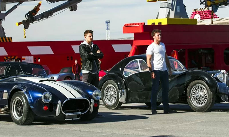 Potret Andrew Foster dan Garrett Foster dalam Film Overdrive (2017).