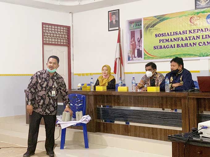 Universitas Abdurrab melaksanakan kegiatan pengabdian kepada masyarakat  di Desa Pandau Jaya Kabupaten Kampar, baru-baru ini.