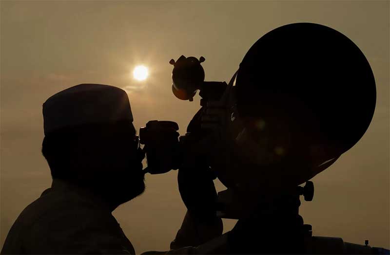 ILUSTRASI pemantauan hilal penentuan Idul Adha.Â 