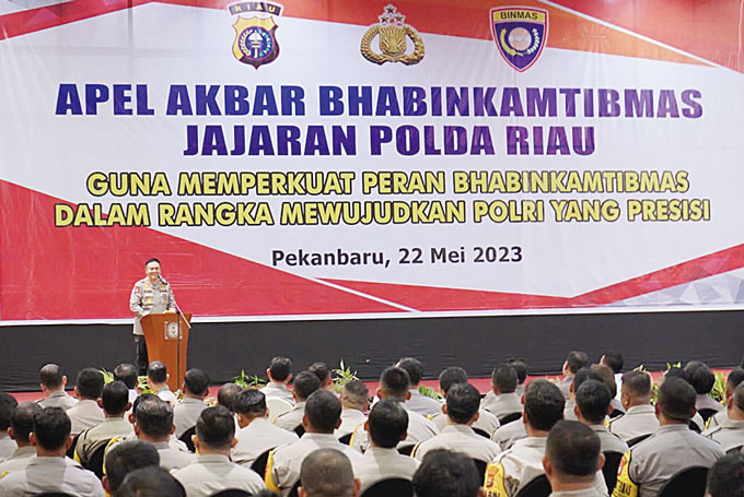 Kapolda Riau Irjen Pol Mohammad Iqbal saat memberikan pengarahan kepada Bhabinkamtibmas se-Provinsi Riau, Senin (22/5/2023).