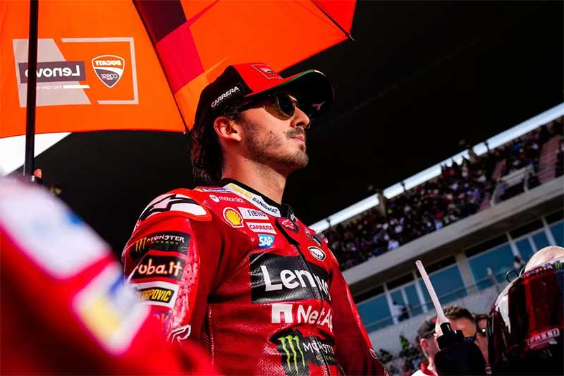 Pembalap Ducati Francesco Bagnaia saat bersiap di grid start.