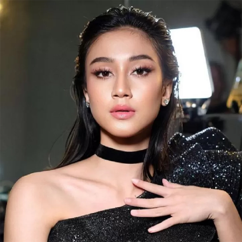 Biodata Keisya Levronka yang dikritik karena dianggap kurang beretika saat menjadi bintang tamu di podcast bersama Marlo.