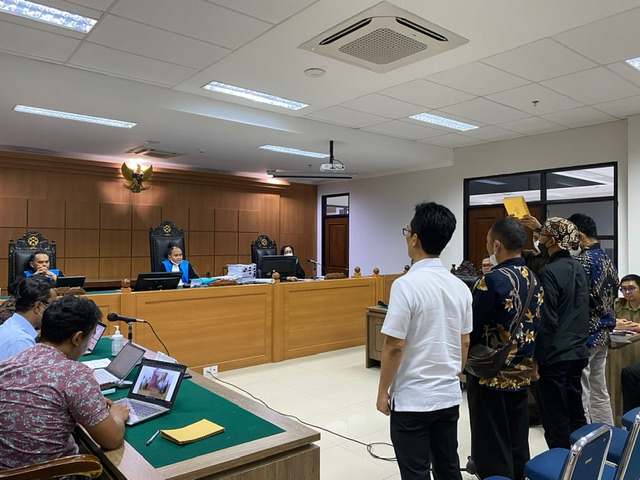 Proses pengambilan sumpah oleh Majelis Hakim PTUN Jakarta terhadap saksi fakta yang diajukan oleh tergugat Menteri LHK, Selasa (31/1/2023).