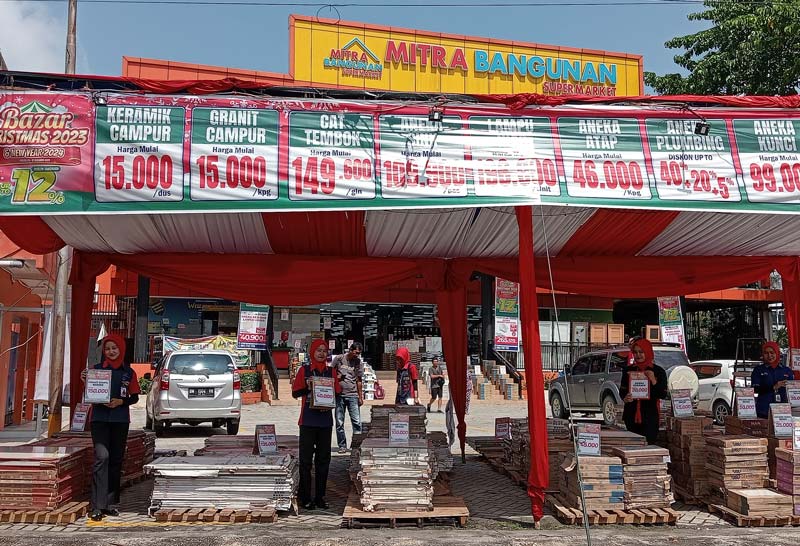 Menyemarakkan akhir 2023, Mitra Bangunan Supermarket Pekanbaru kembali mengadakan Bazar Christmas 2023 and New Year 2024 untuk memanjakan para konsumen setia.