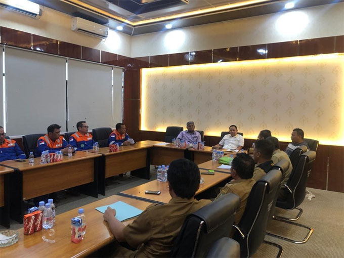 Ketua DPRD Siak Indra Gunawan bersama anggota DPRD Syamsurizal Budi memanggil hearing GM PT Bumi Siak Pusako (BSP) Ridwan bersama sejumlah manajer, Kadisnakertrans Provinsi Riau diwakili Kabid Pengawasan Rival dan tim terkait kasus tewasnya pekerja vendor