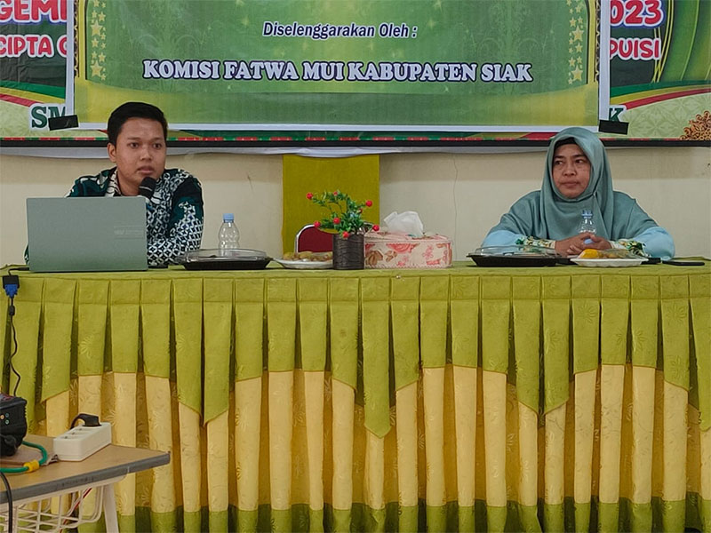 Komisi Fatwa MUI Kabupaten Siak menggelar pelatihan Auditor Sertifikasi Halal yang berlangsung di Aula SMP Islamic Center Siak, beberapa hari lalu.