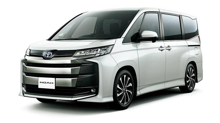 TOYOTA VOXY