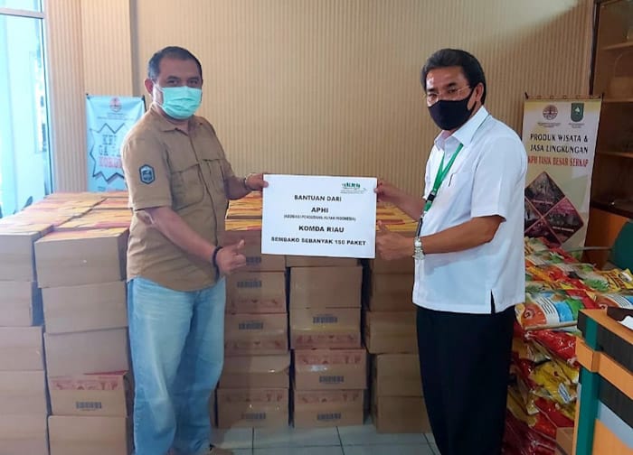 Ruslan Hamid S.Hut.M.Si, Kasi BPHP (kanan) dan Muller Tampubolon SE MM,Ketua APHI Komda Riau. Foto: (APHI Komda Riau for Riaupos.Co)