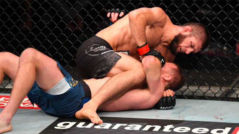 Khabib Nurmagomedov memenangkan duel kontra Justin Gaethje pada UFC 254 di Abu Dhabi, Ahad (25/10/2020) dini hari WIB. (CBS SPORTS)