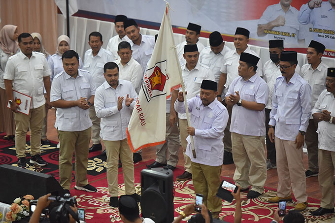 Ketua DPD Partai Gerindra Provinsi Riau Muhammad Rahul SH melantik kepengurusan DPC Partai Gerindra Kabupaten Kampar yang dipimpin mantan Bupati Kampar H Catur Sugeng Susanto SH MH di Gedung Mahligai Bungsu, Bangkinang, Ahad (30/10/2022).