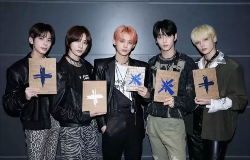Boy Grup TXT berhasil pecahkan rekor penjualan hari pertama dan puncaki chart Itunes seluruh dunia dengan album