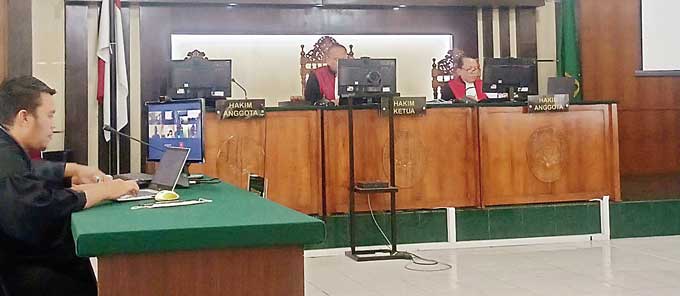 Suasana sidang vonis perkara suap mantan Kepala Kanwil BPN Riau Muhammad Syahrir dan Bupati Nonaktif Kuansing Andi Putra dengan terdakwa Komisaris PT Adimulia Agrolestari Frank Wijaya di PN Pekanbaru, Rabu (29/3/2023).