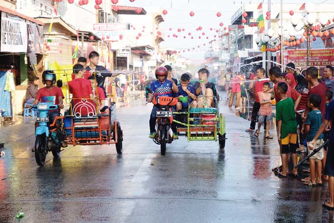Festival  Perang Air di Kepulauan Meranti yang berlangsung pada 2020 lalu.