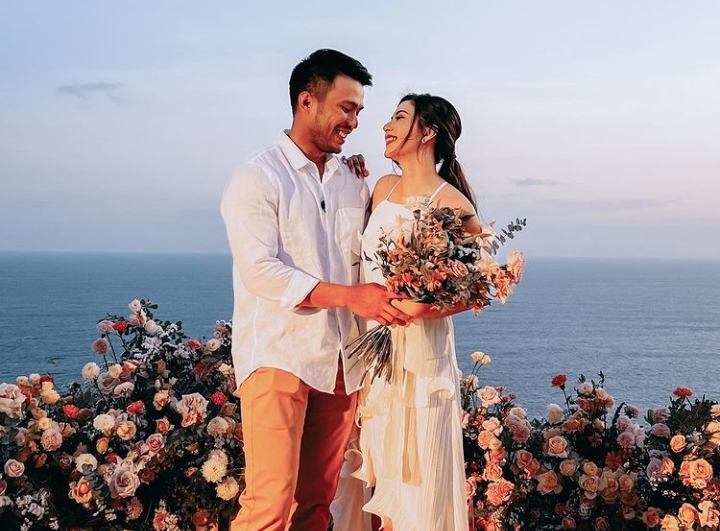 Jessica Mila resmi dilamar kekasihnya Yakup Hasibuan di Pulau Dewata.