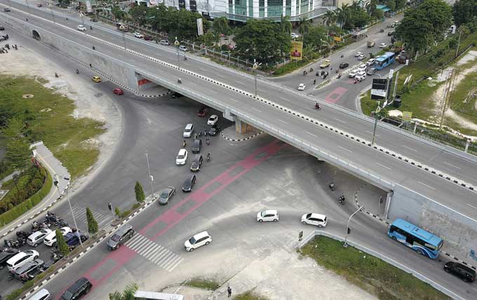 Fly over Jalan Soekarno-Hatta-Tuanku Tambusai.