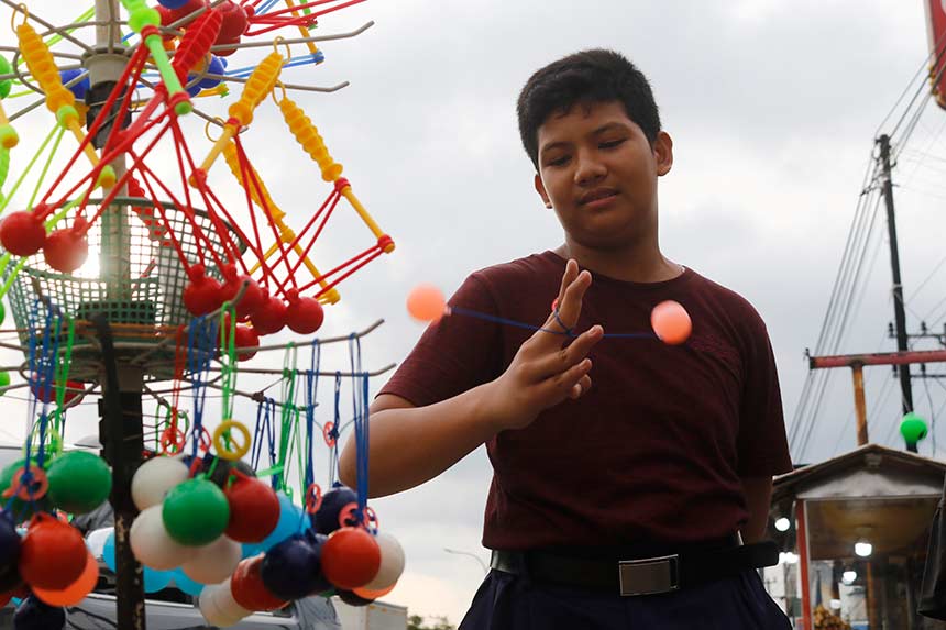 Lato-lato Perlu Pengawasan, Berikan Edukasi