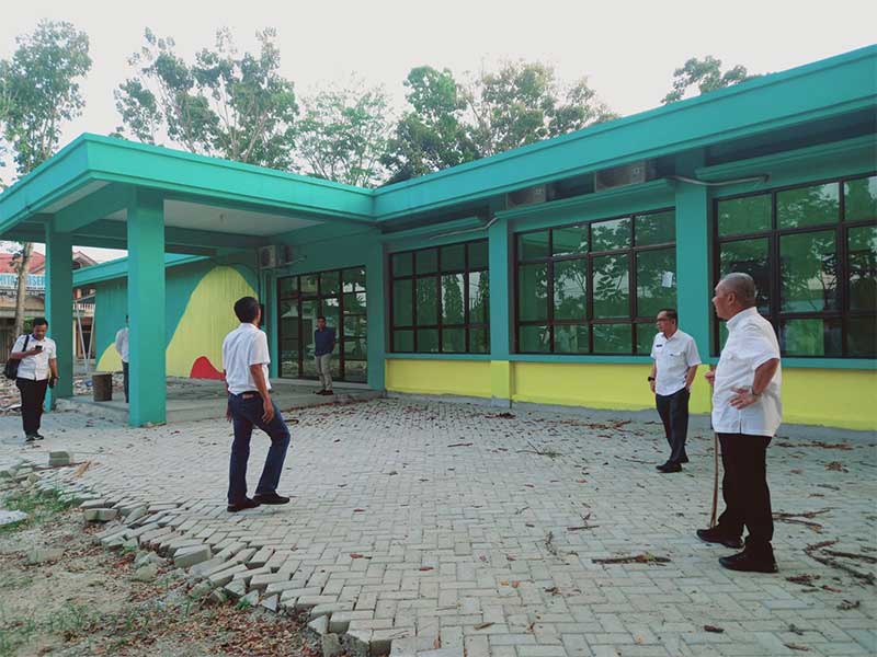 Pj Bupati Kampar Kamsol meninjau Gedung Halal Hub di Jalan A Yani, Bangkinang Kota, Rabu (10/5/2023).