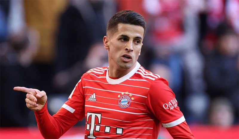 Joao Cancelo berhak atas medali juara di Premier League bersama Manchester City dan di Bundesliga dengan Bayern Munchen.