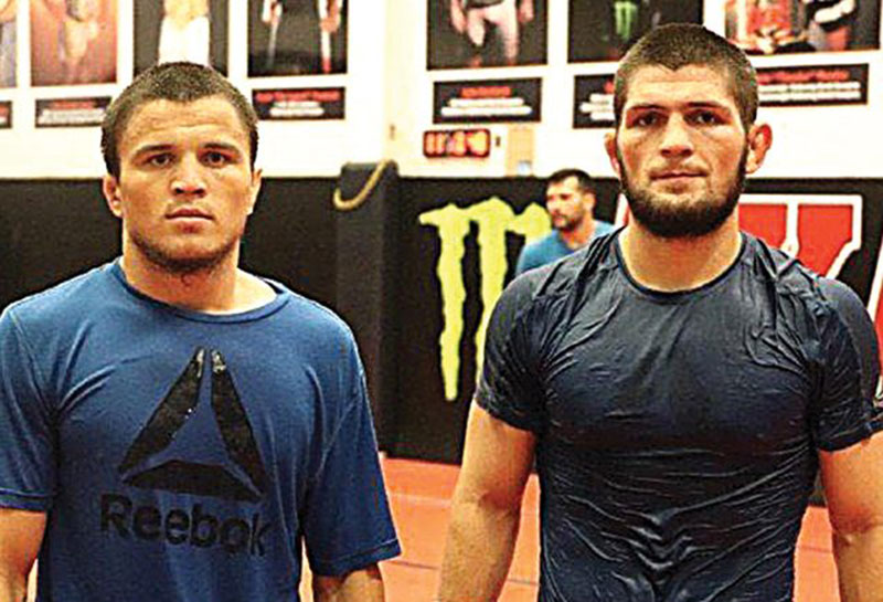 Umar Nurmagomedov (kanan), sepupu Khabib akan memulai debut di UFC pada April mendatang. (INSTAGRAM/KHABIB NURMAGOMEDOV)