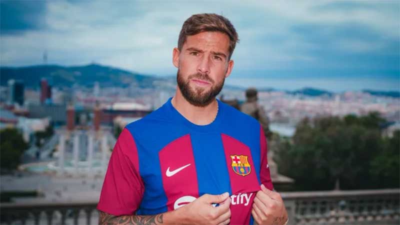 Inigo Martinez diperkenalkan sebagai bek anyar Barcelona yang memiliki klausul rilis fantastis.