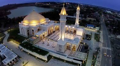 Salah satu masjid megah yang dibangun Haji Isam di Kabupaten Tanah Bumbu, Kalimantan Selatan.